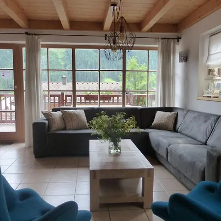 Chalet Quiet With Sauna In Koenigsleiten