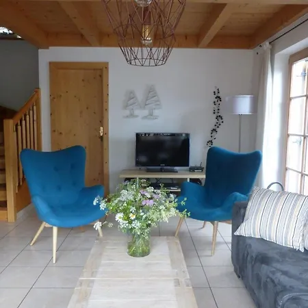 Chalet Quiet With Sauna In Koenigsleiten Wald im Pinzgau