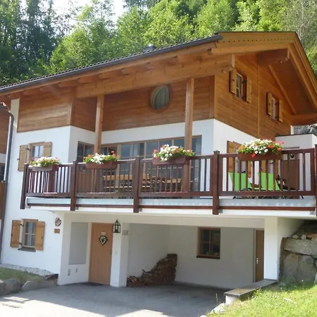 Chalet Quiet With Sauna In Koenigsleiten *
