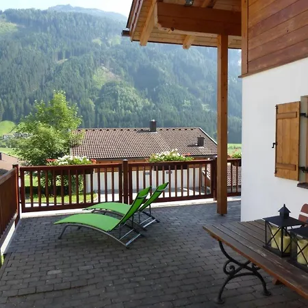Chalet Quiet With Sauna In Koenigsleiten Wald im Pinzgau